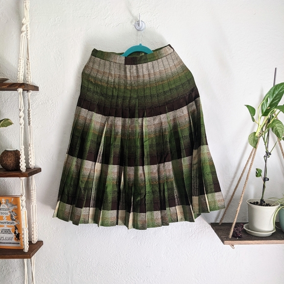 Vintage High Waisted Reversible Skirt! - Picture 2 of 8